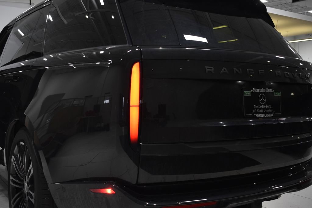 Used 2025 Land Rover Range Rover Long Wheelbase SE image 18