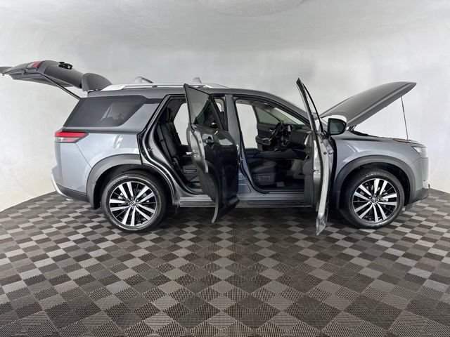 Certified 2025 Nissan Pathfinder Platinum AWD/4WD image 13