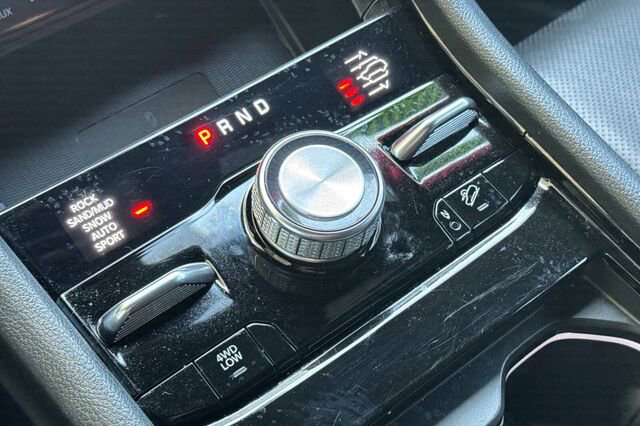 Used 2022 Jeep Grand Cherokee Overland w/ Advanced Protech Group III image 22