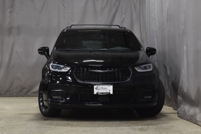 Used 2025 Chrysler Pacifica Limited image 5