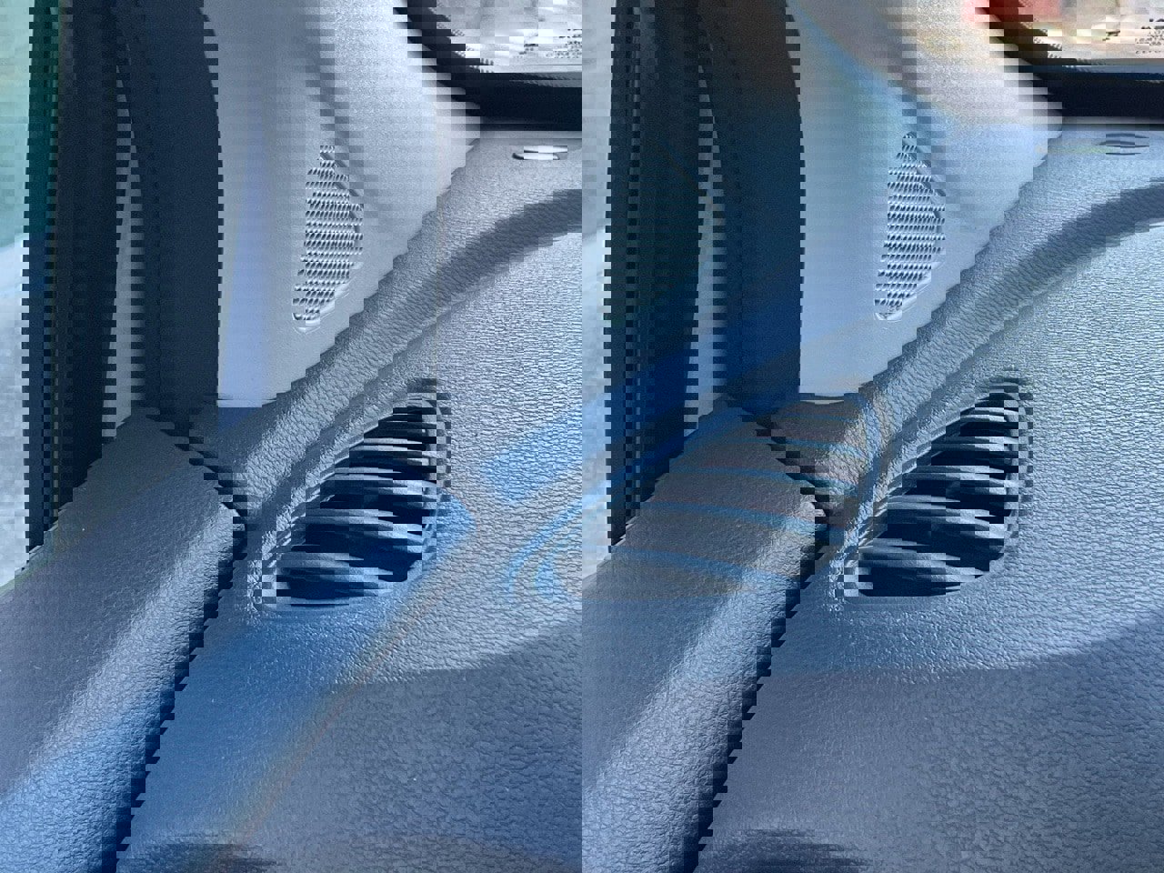 New 2025 Nissan Versa SR w/ Trunk Package image 24