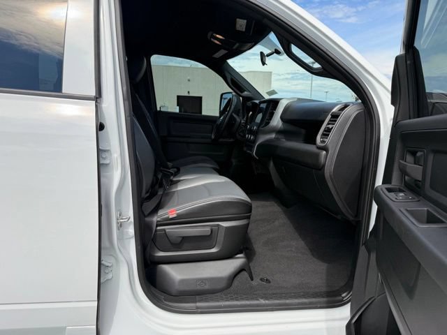Used 2024 RAM 5500 Tradesman w/ Chrome Appearance Group AWD/4WD image 17