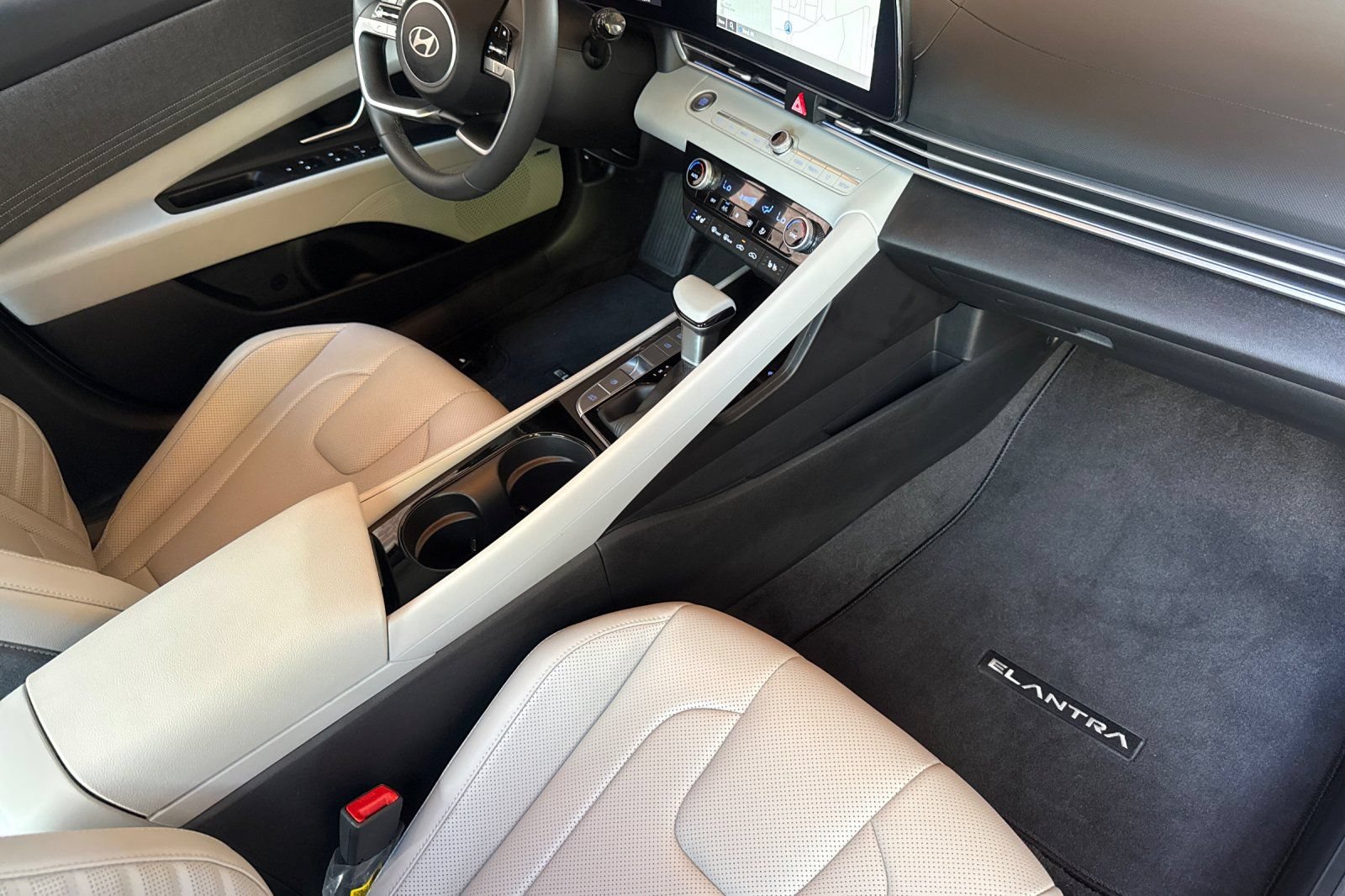 Used 2025 Hyundai Elantra Limited FWD image 19