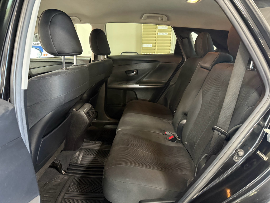 Used 2015 Toyota Venza LE FWD image 12