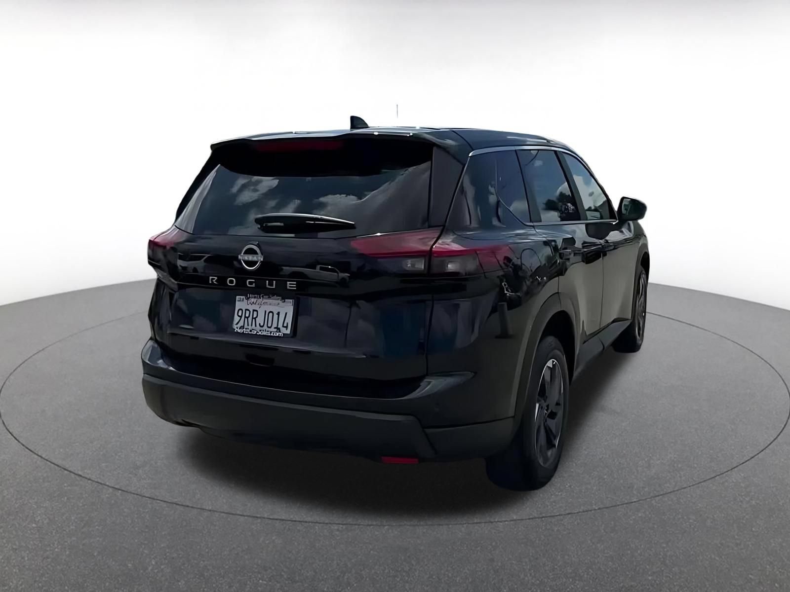 Used 2025 Nissan Rogue SV FWD image 15