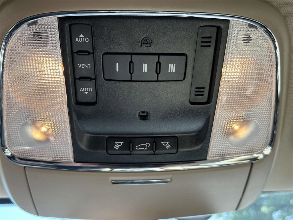 Used 2021 Jeep Grand Cherokee Limited image 16