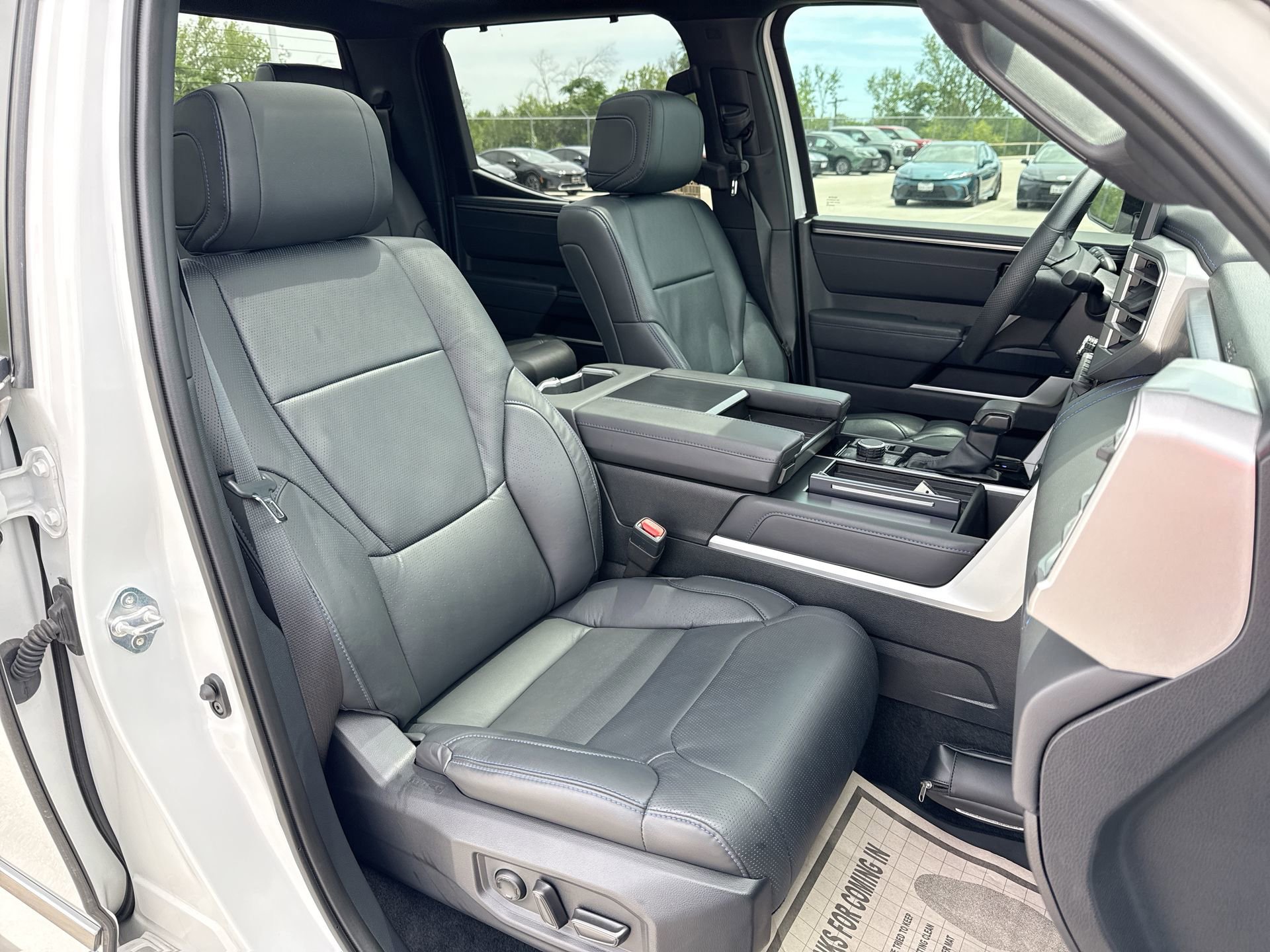 Used 2025 Toyota Tundra Platinum w/ TRD Off-Road Package AWD/4WD image 25