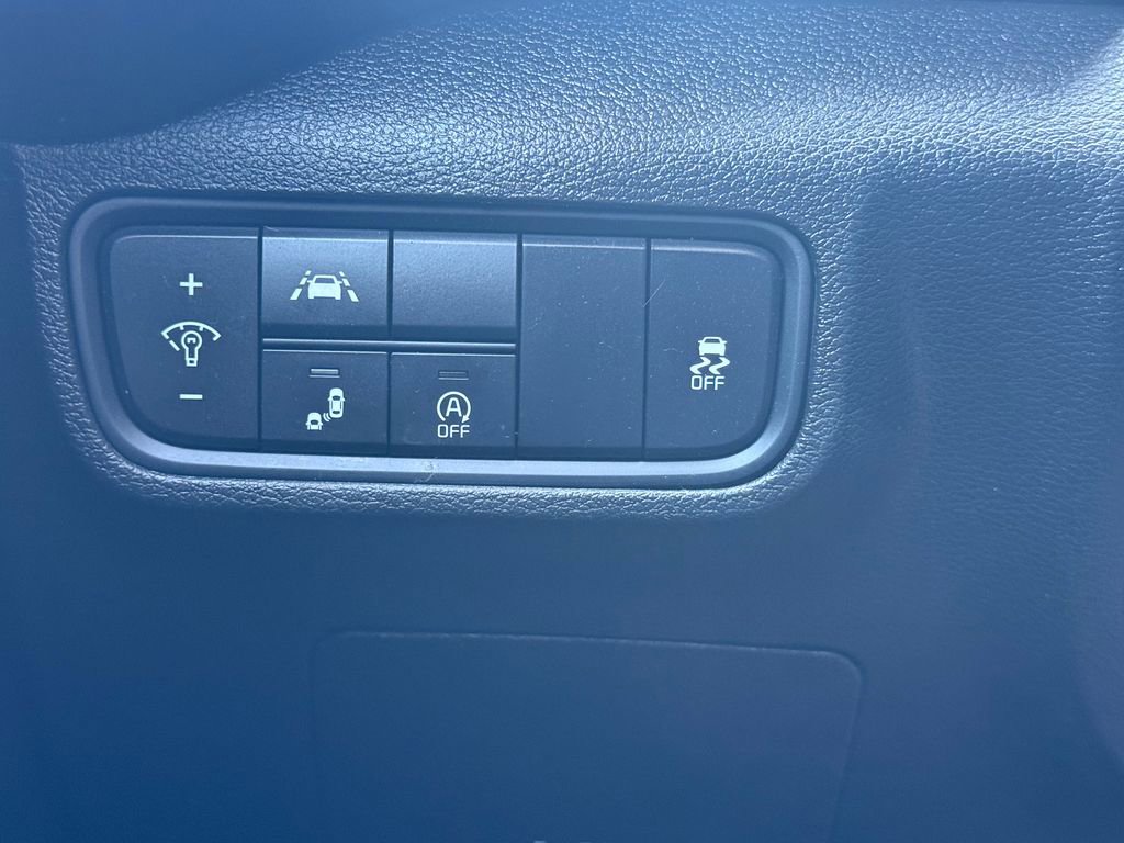 Used 2022 Kia Soul LX w/ Technology Package FWD image 4