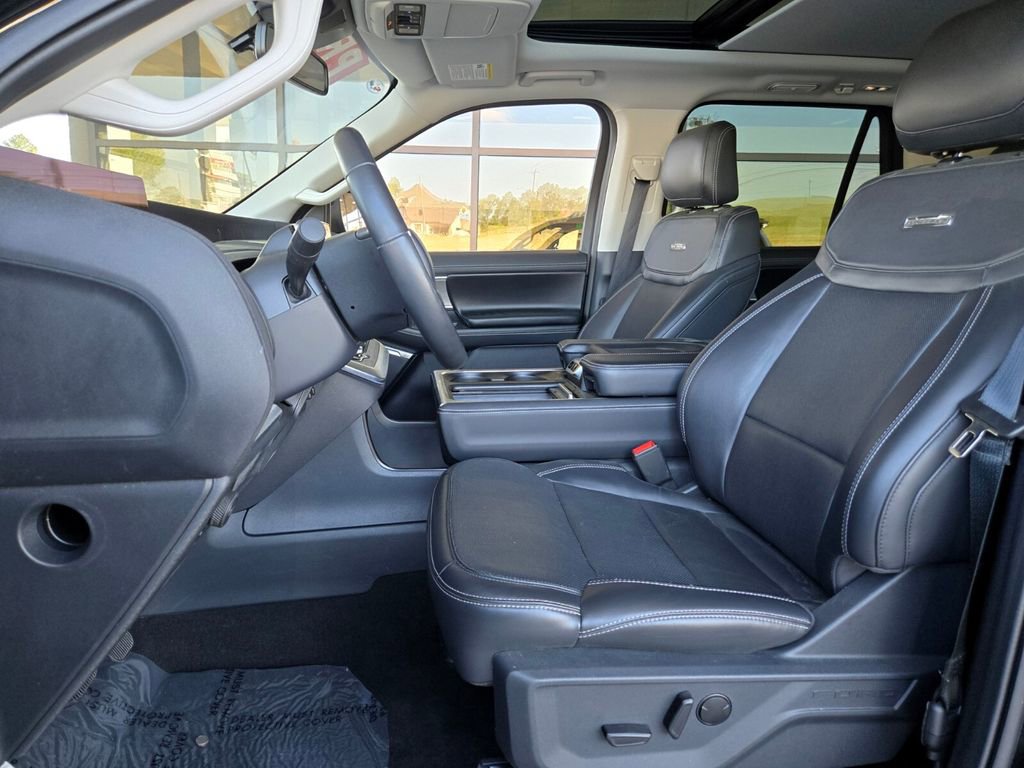 Used 2025 Ford Expedition Max Platinum AWD/4WD image 10
