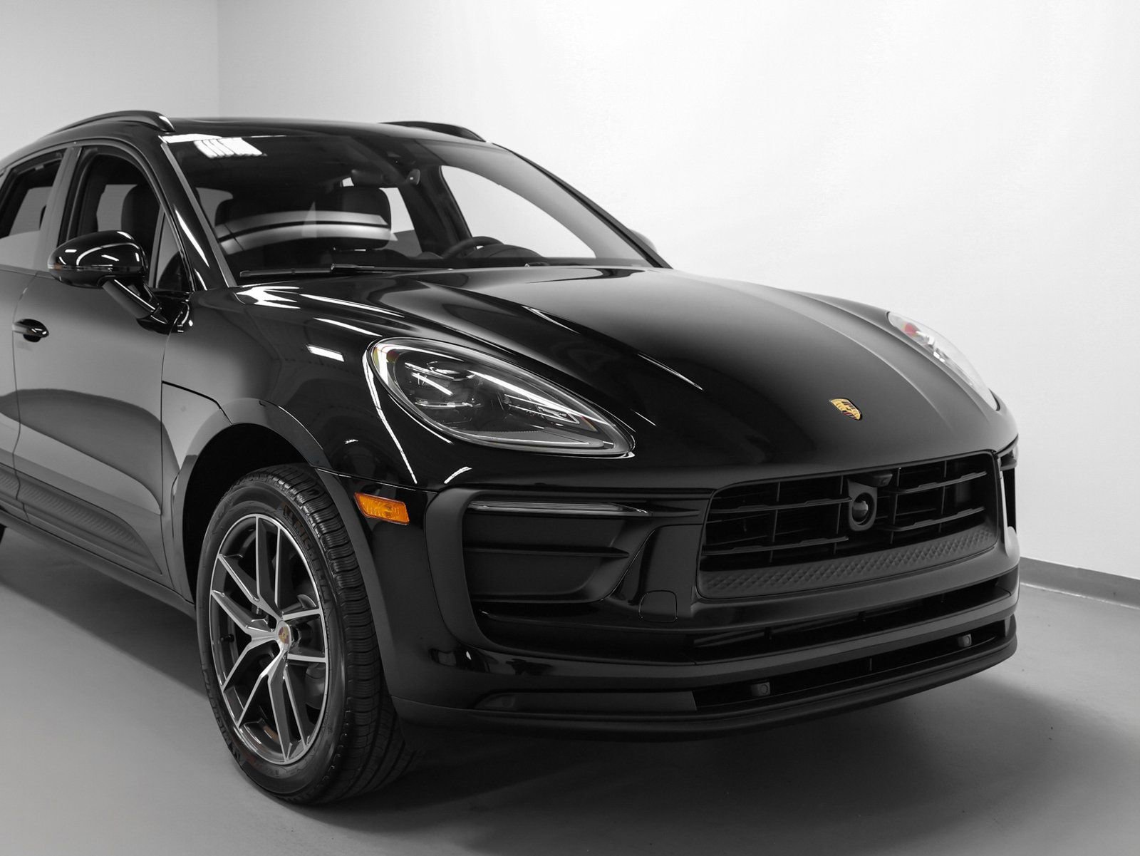 Certified 2026 Porsche Macan image 9