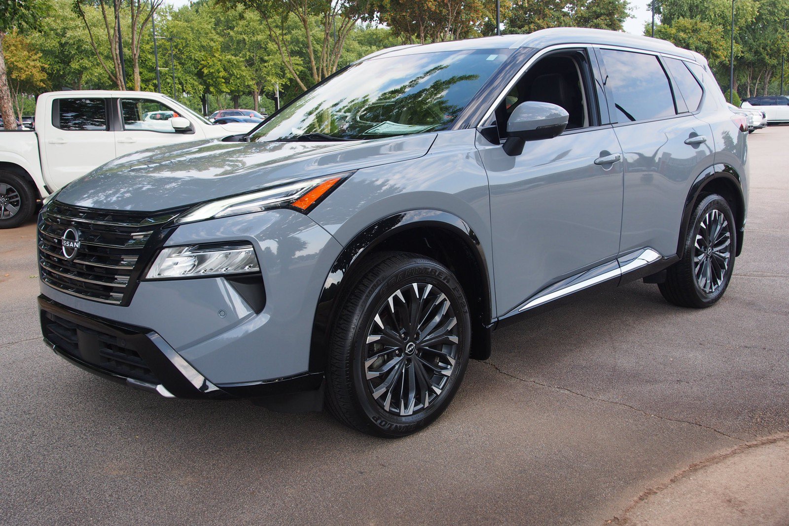 Used 2024 Nissan Rogue Platinum FWD image 3