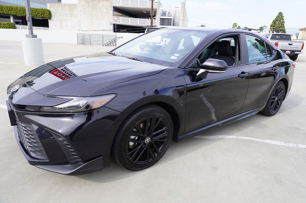 Certified 2025 Toyota Camry SE image 5