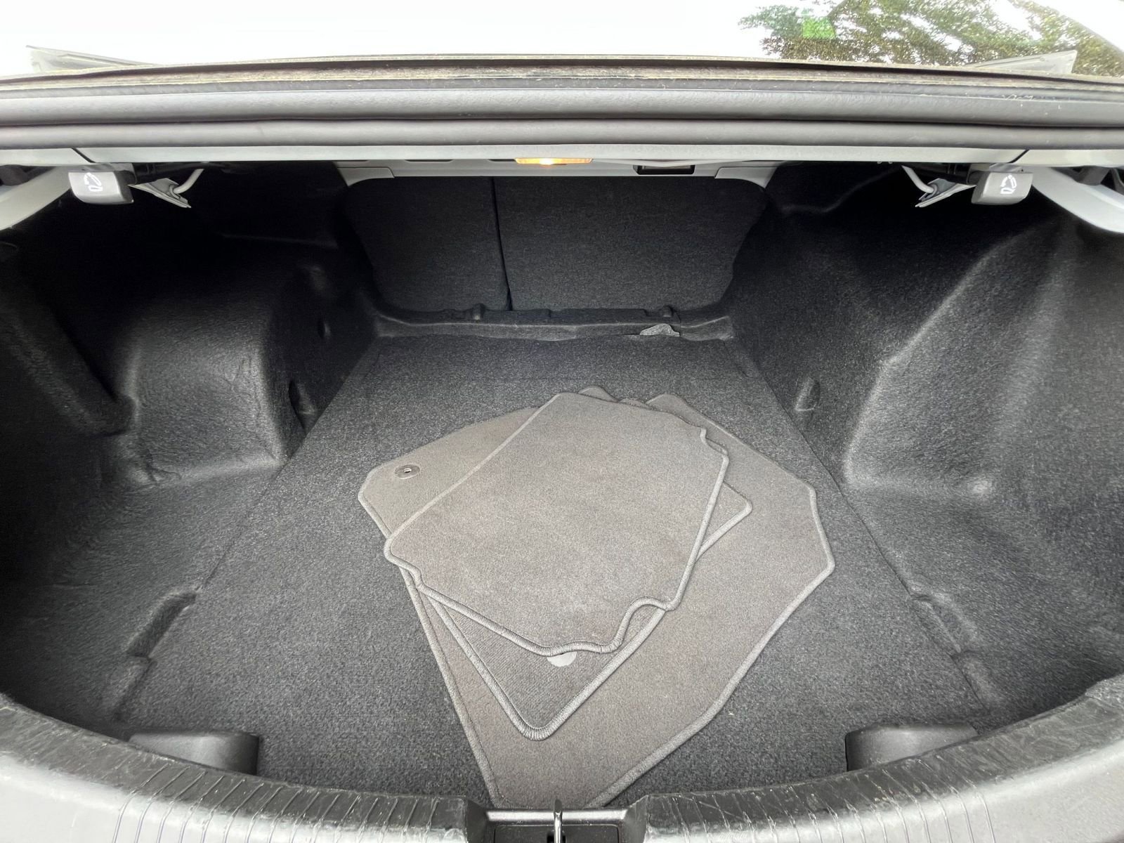 Used 2024 Chevrolet Malibu LT FWD image 32