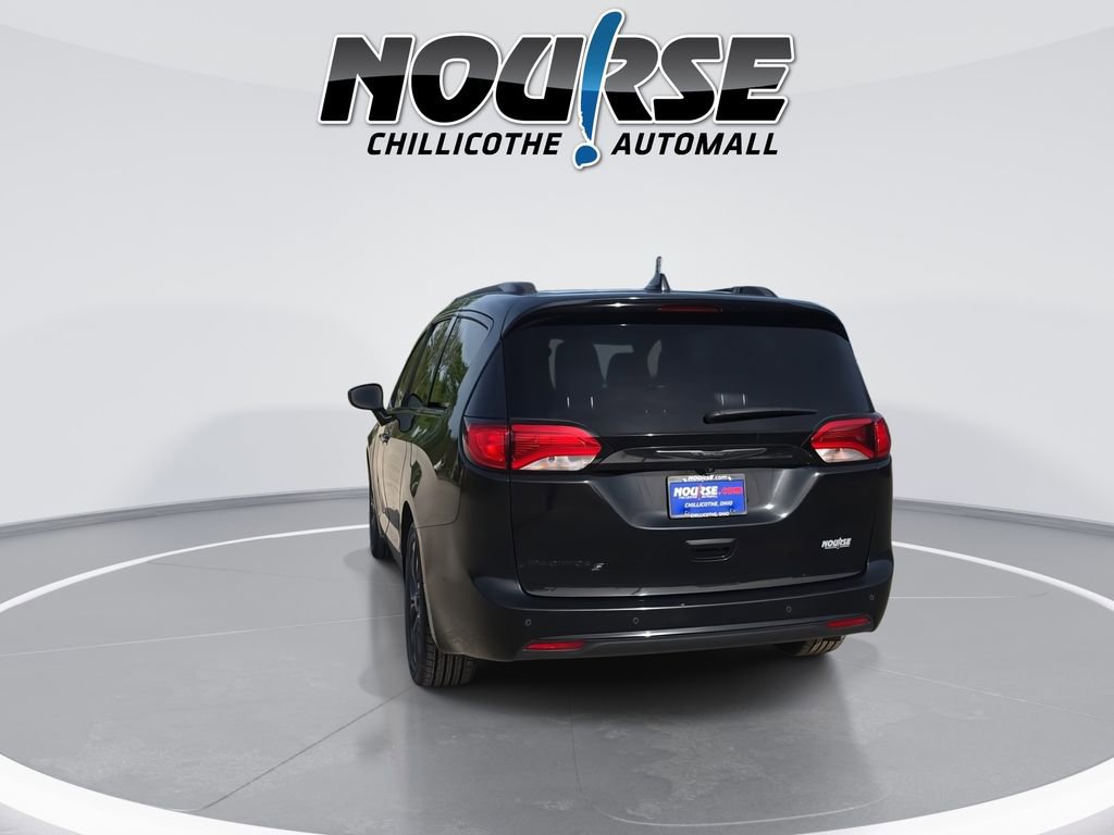 Used 2020 Chrysler Pacifica Touring-L w/ S Appearance Package image 7