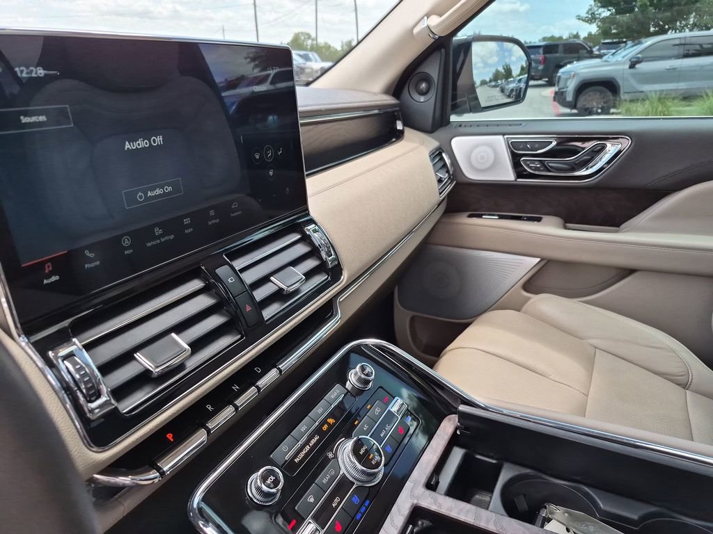 Used 2023 Lincoln Navigator Reserve AWD/4WD image 25