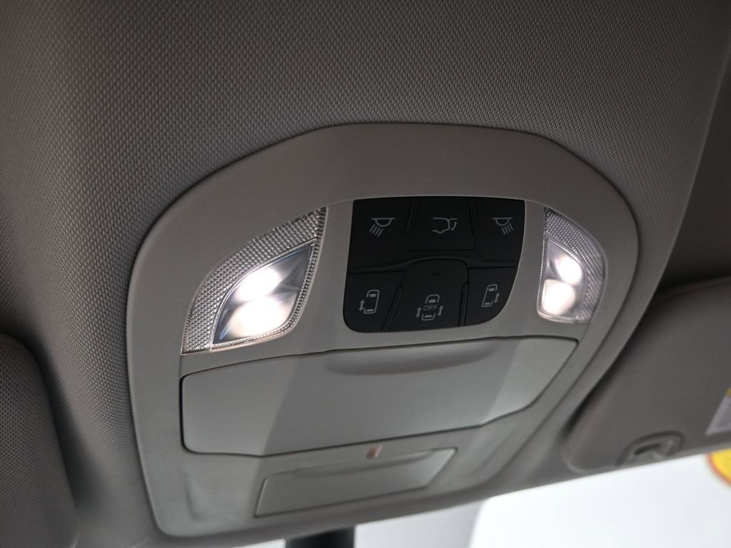 Used 2024 Chrysler Pacifica Touring-L image 34