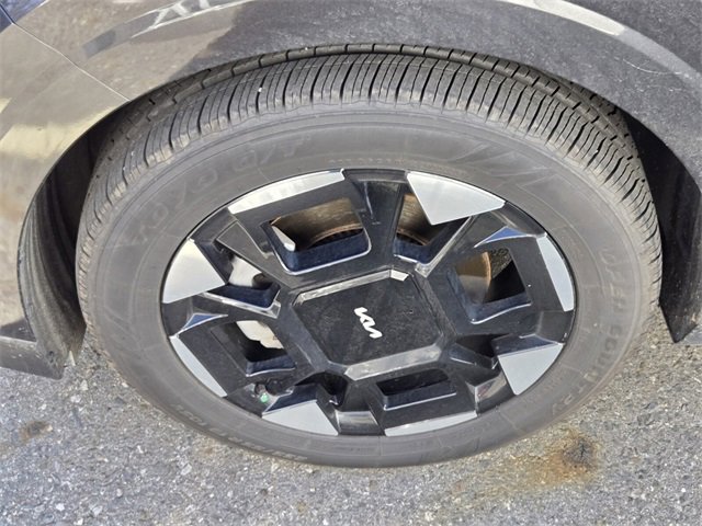 Used 2025 Kia Carnival EX image 9