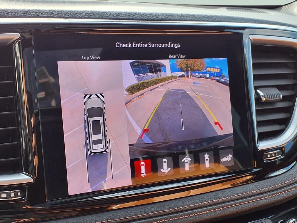 Used 2025 Chrysler Pacifica Pinnacle w/ Trailer Tow Group FWD image 19