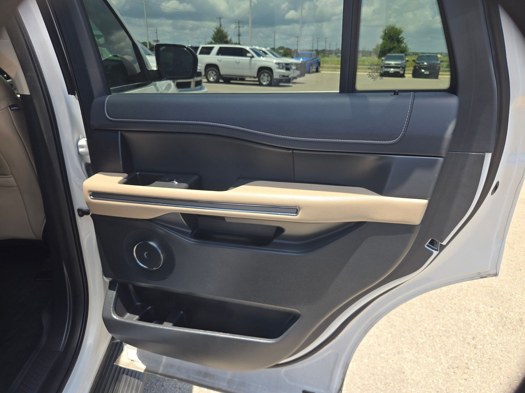 Used 2024 Ford Expedition XLT RWD image 23