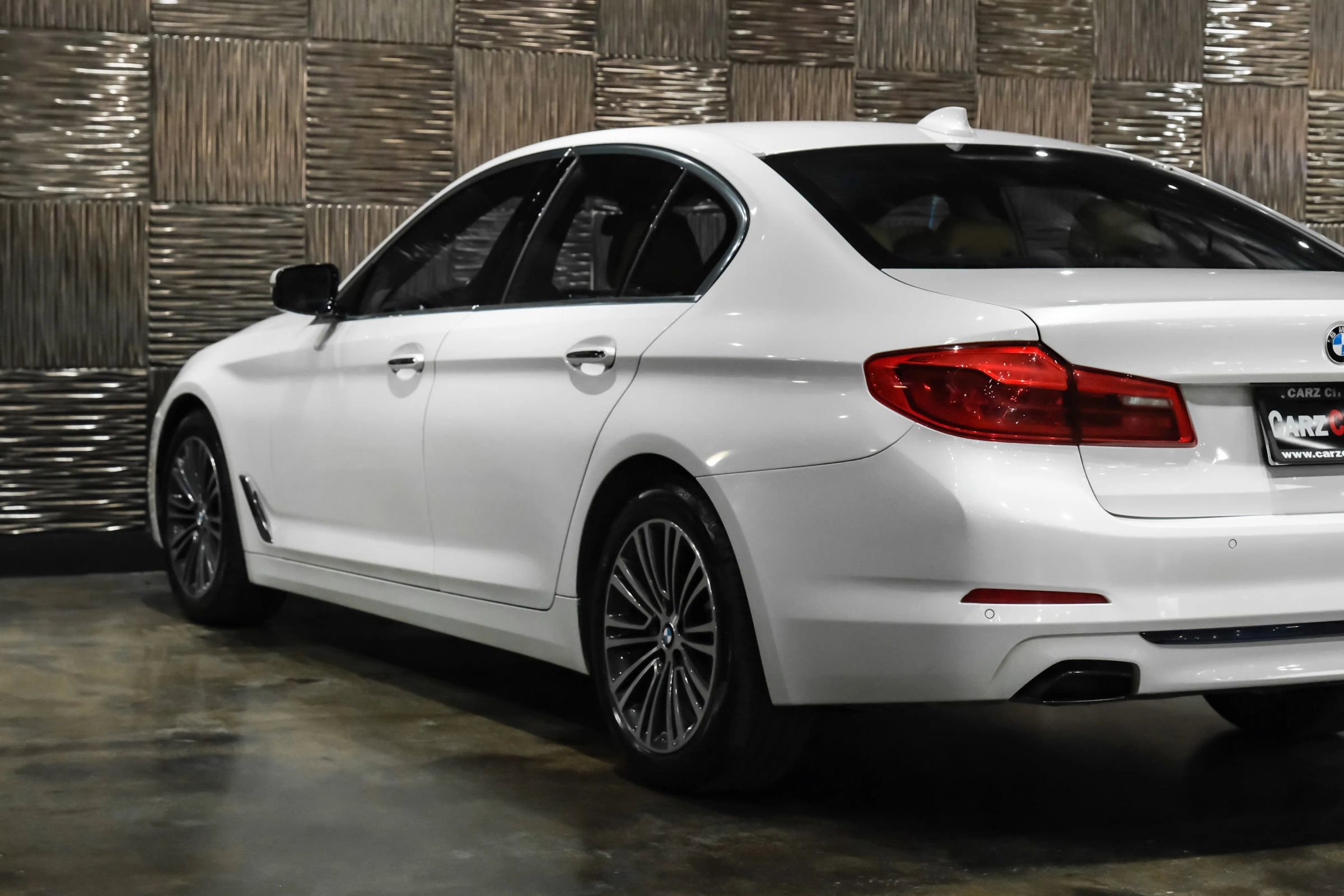 Used 2018 BMW 540i xDrive w/ Premium Package image 13
