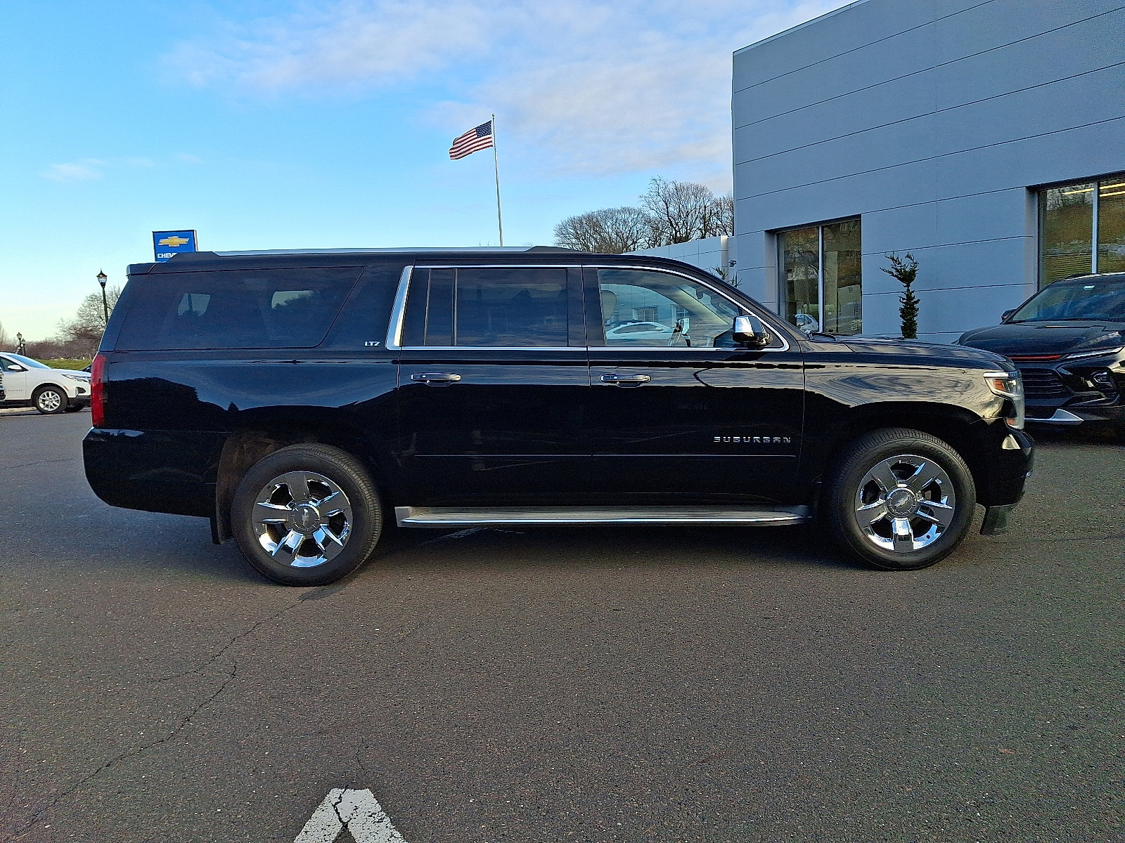 Used 2015 Chevrolet Suburban LTZ image 7