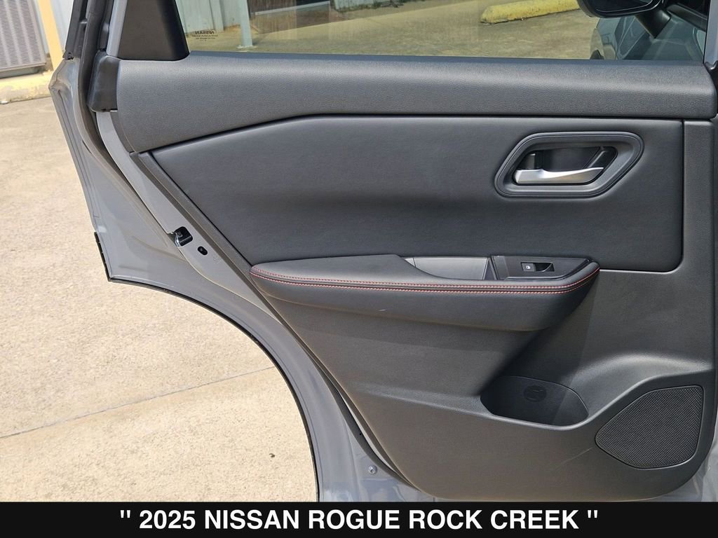 Used 2025 Nissan Rogue SV AWD/4WD image 17