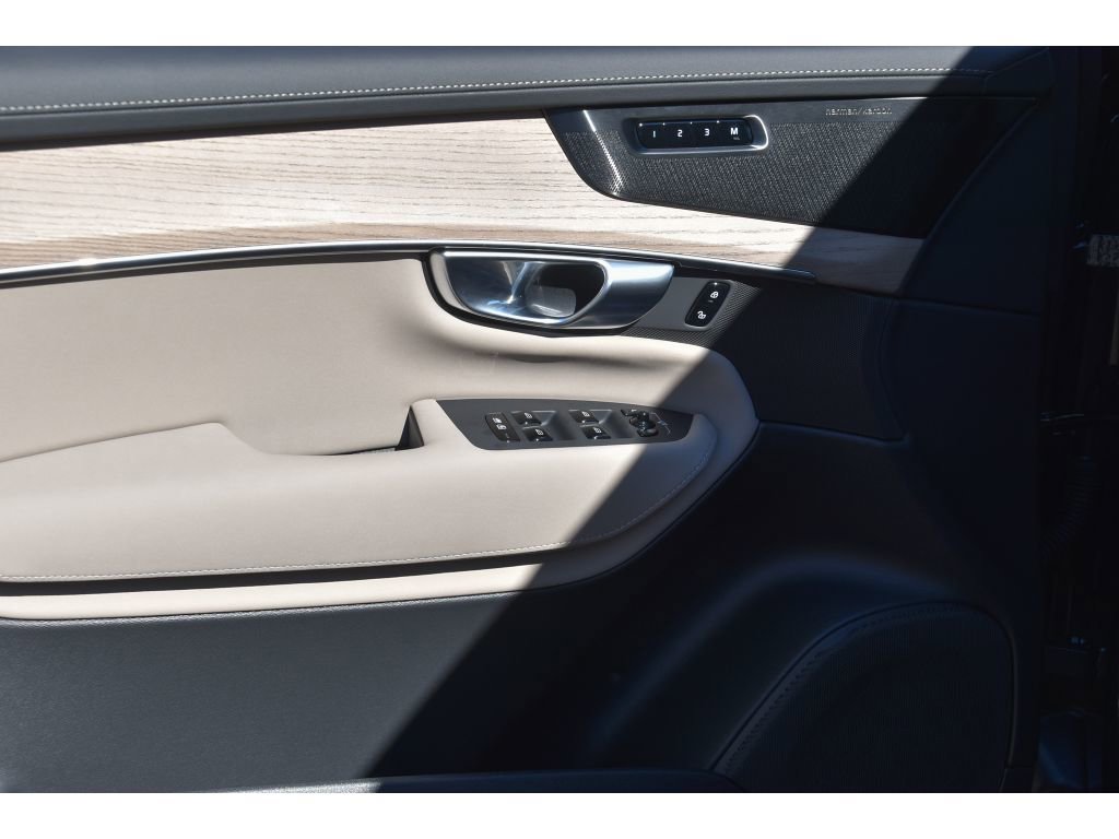 New 2026 Volvo XC90 B6 Plus w/ Protection Package Premier image 28