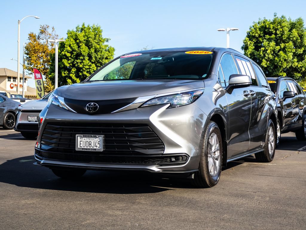 Used 2026 Toyota Sienna LE AWD/4WD image 3