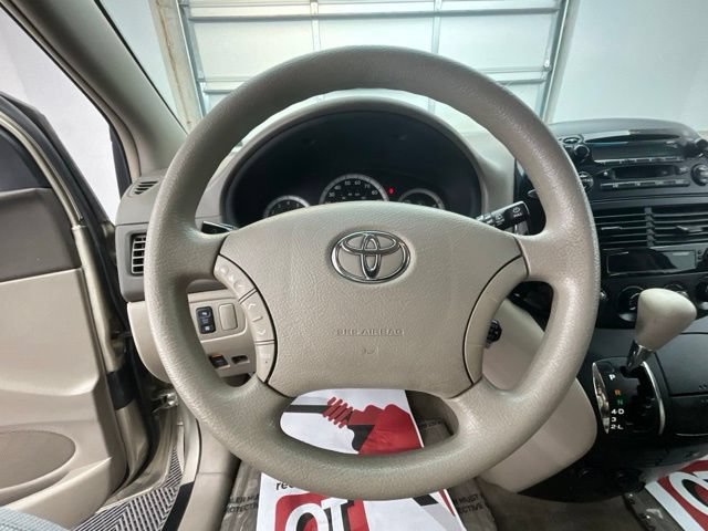 Used 2005 Toyota Sienna LE w/ LE Pkg 4 AWD/4WD image 7