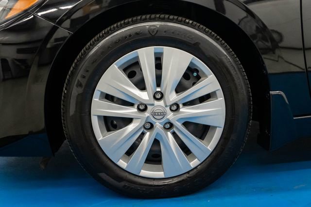 Used 2025 Nissan Sentra S image 2