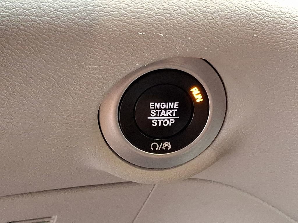 Used 2023 Chrysler Voyager LX image 23