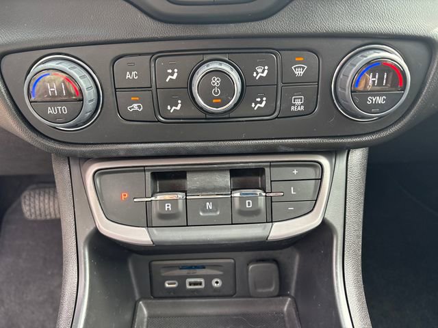 Used 2024 GMC Terrain AT4 image 25