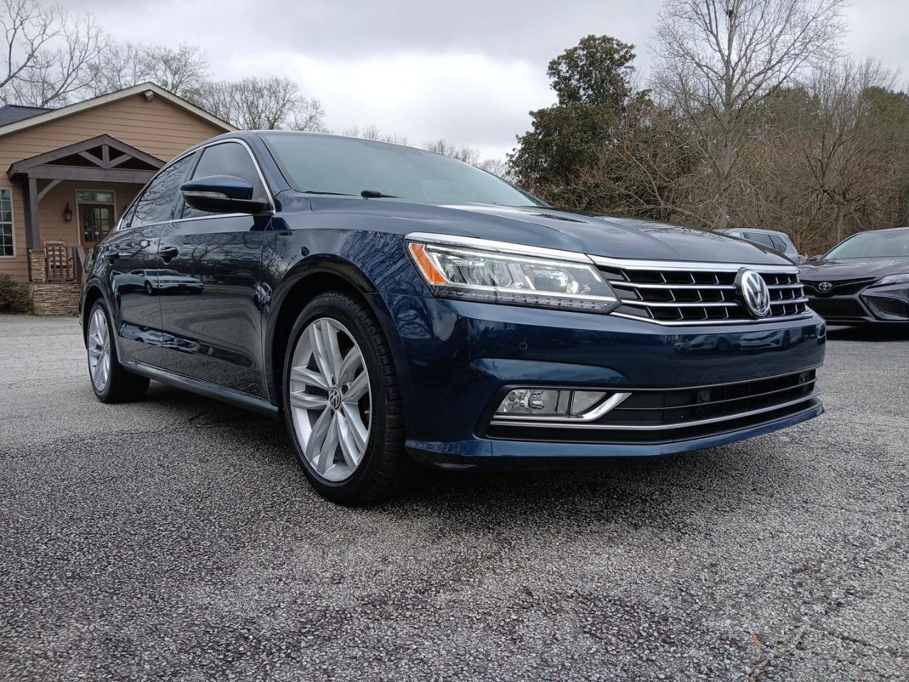Used 2018 Volkswagen Passat 2.0T SE image 4