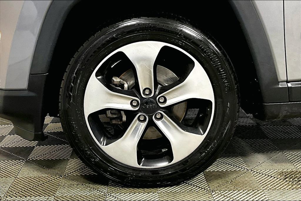 Used 2018 Jeep Compass Latitude w/ Cold Weather Group image 8