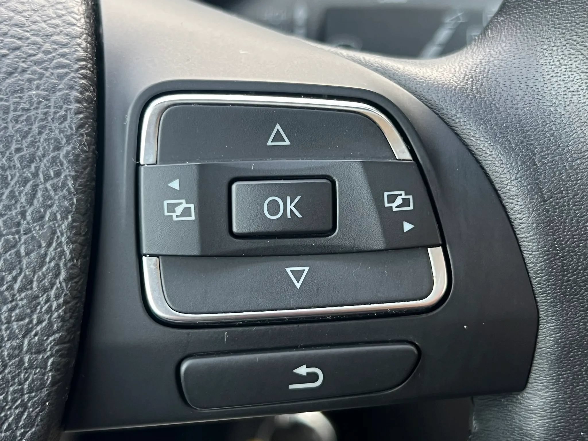 Used 2012 Volkswagen Golf TDI FWD image 32