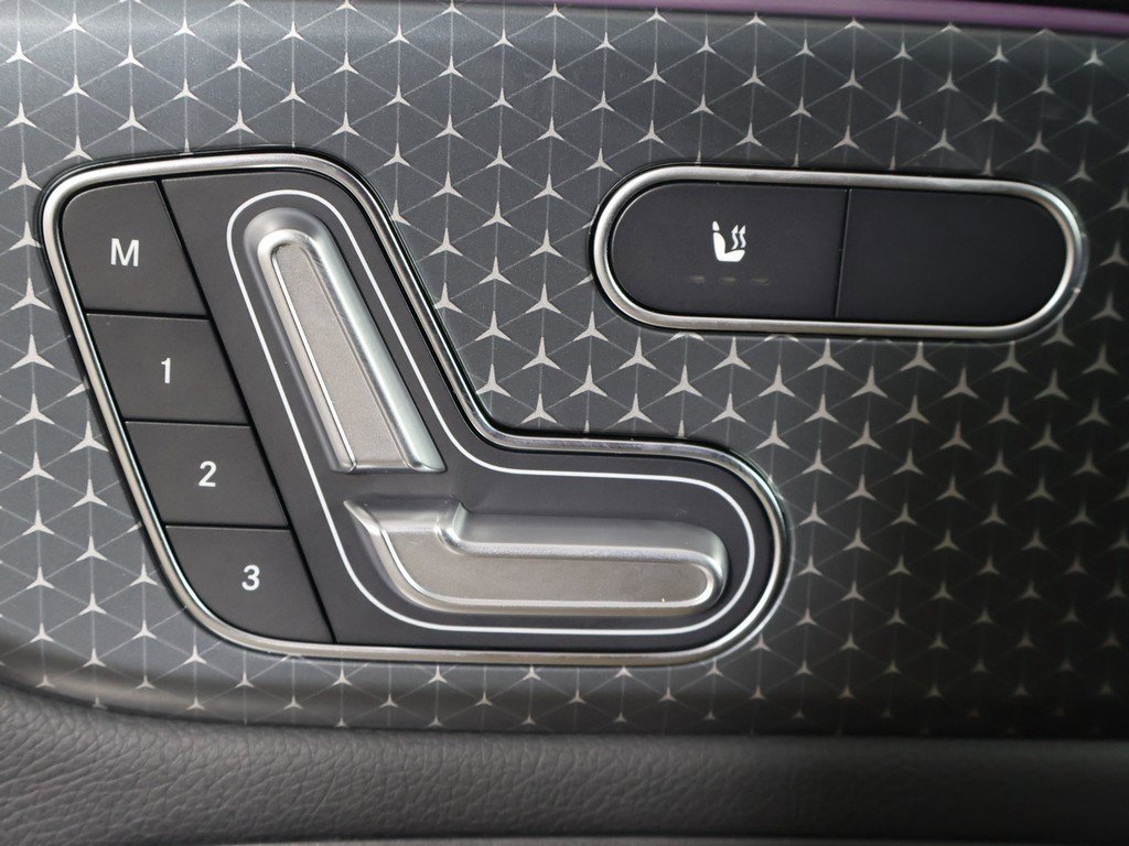 Used 2025 Mercedes-Benz GLB 250 4MATIC image 33