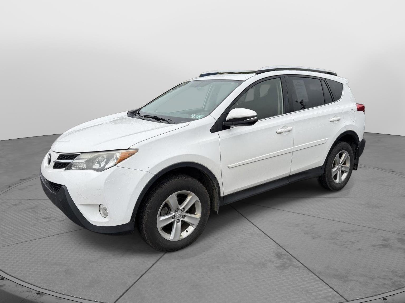 Used 2014 Toyota RAV4 XLE AWD/4WD image 2