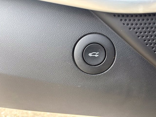 Used 2018 Chevrolet Camaro ZL1 RWD image 13