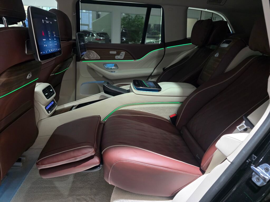Used 2025 Mercedes-Benz Maybach GLS 600 4MATIC image 40