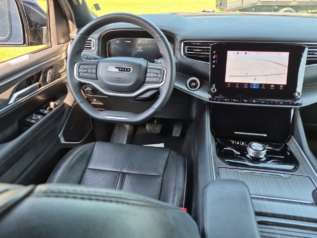 Used 2024 Jeep Wagoneer L Series II w/ Flexible Seating Group AWD/4WD image 30