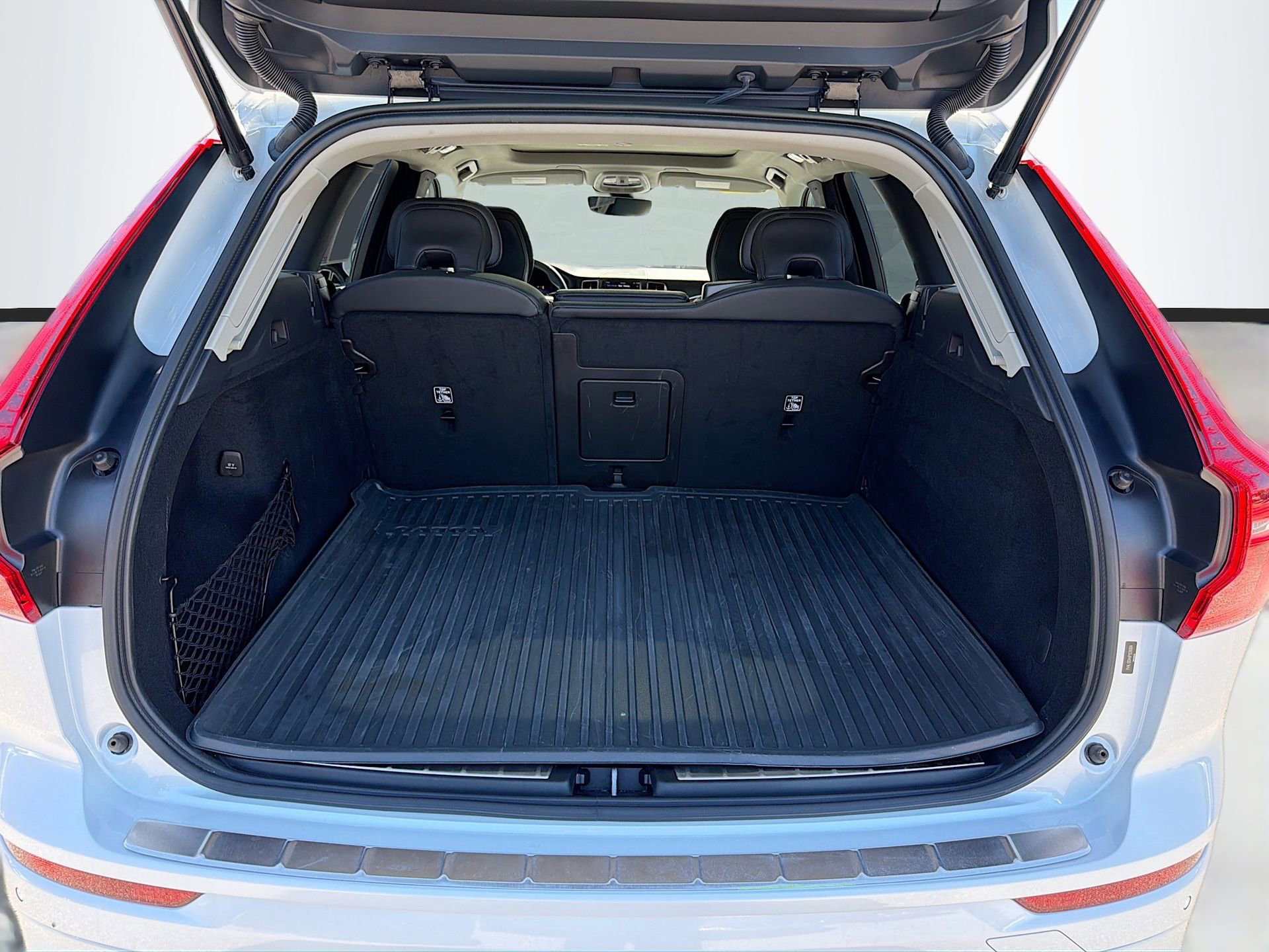 Used 2023 Volvo XC60 B5 Ultimate w/ Climate Package image 13