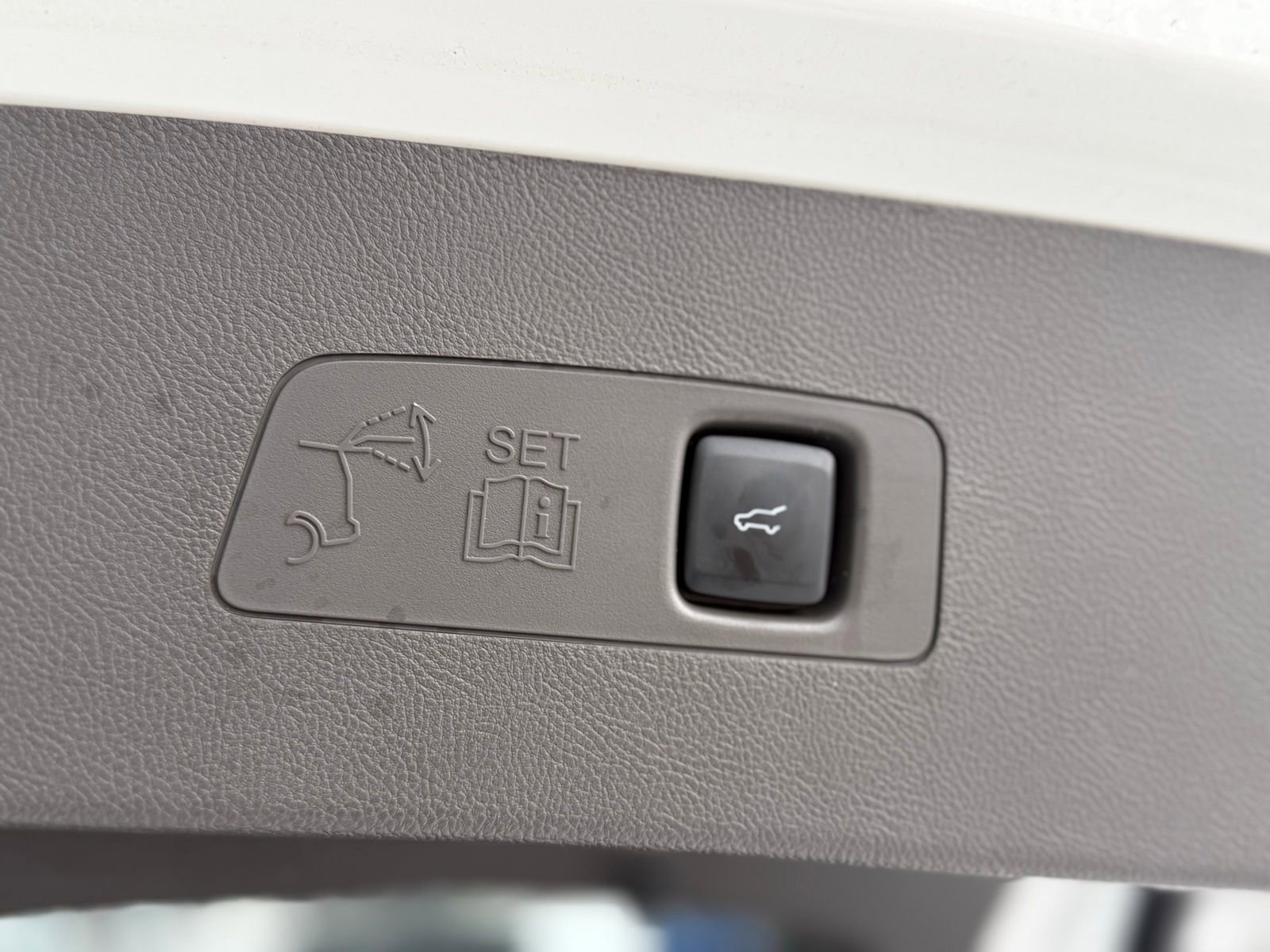 Used 2022 Lincoln Corsair AWD w/ Premium Package image 36