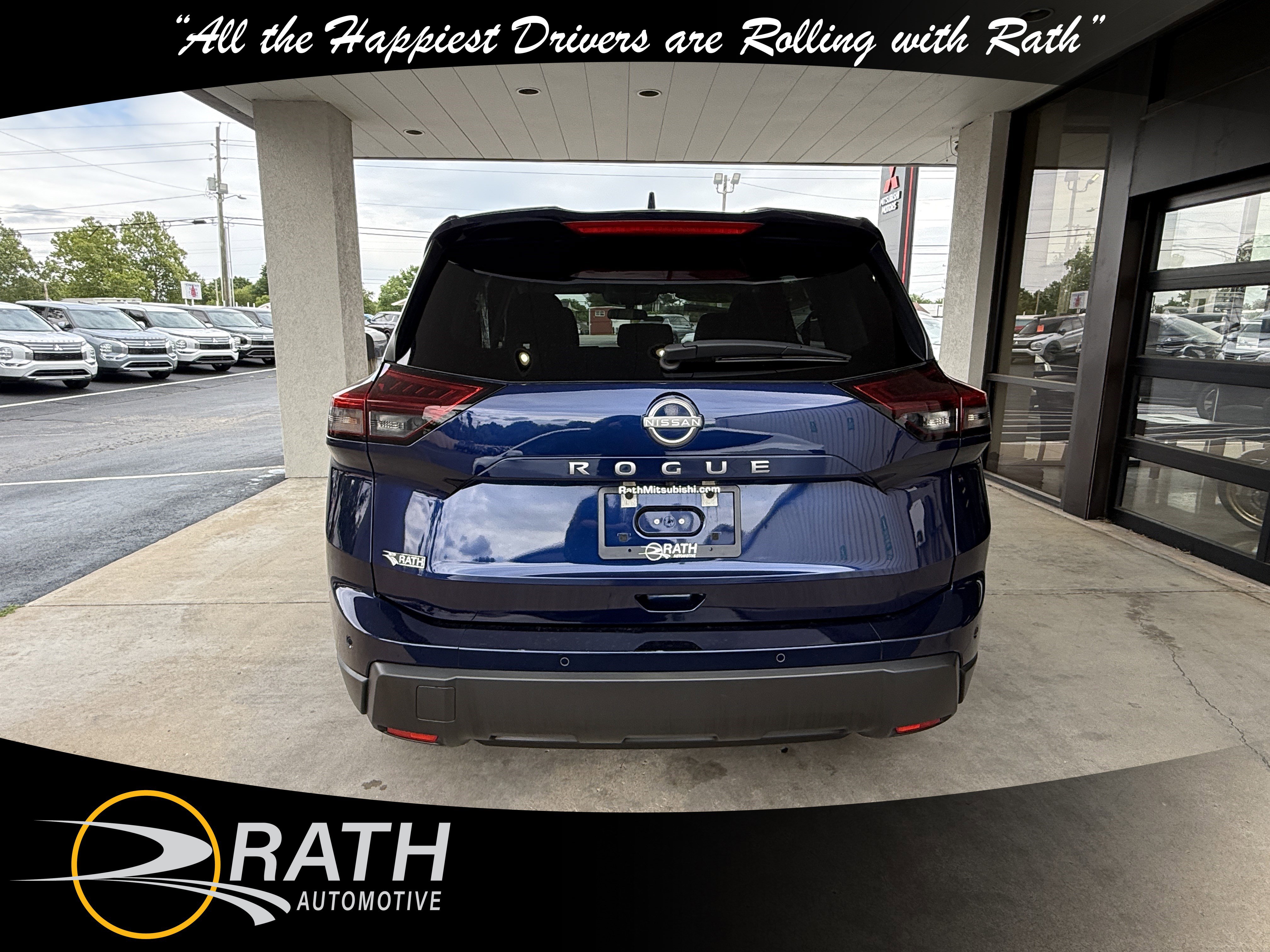 Used 2025 Nissan Rogue SV FWD image 8