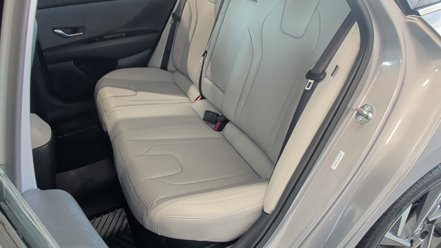 Certified 2025 Hyundai Elantra Limited FWD image 24