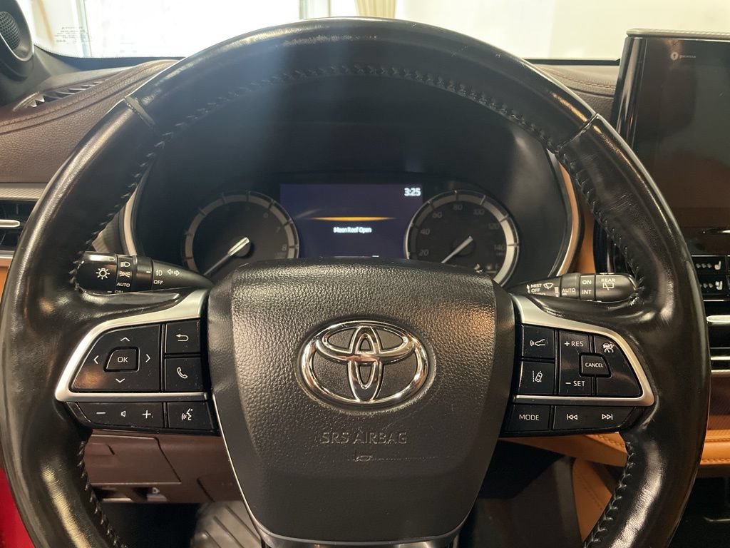 Used 2021 Toyota Highlander Platinum AWD/4WD image 23