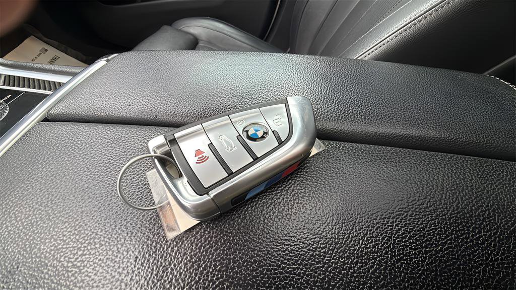 Used 2020 BMW X6 M50i w/ Executive Package image 34