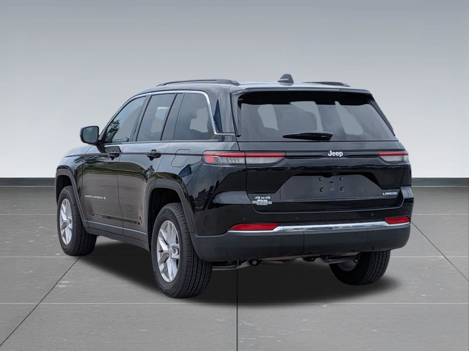Used 2025 Jeep Grand Cherokee Laredo X w/ Luxury Tech Group I AWD/4WD image 3
