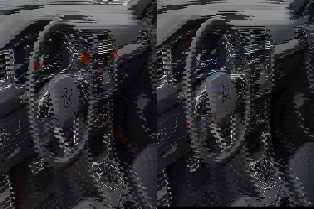 New 2024 Volkswagen Tiguan SE R-Line image 7