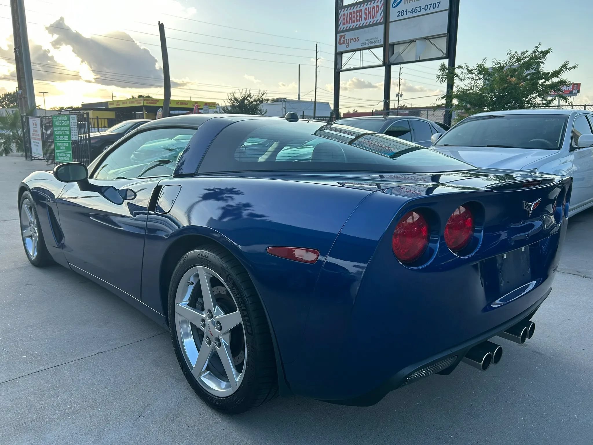 Used 2005 Chevrolet Corvette Coupe w/ Preferred Equipment Group RWD image 3