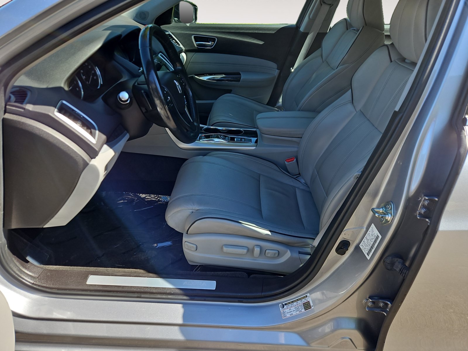 Used 2018 Acura TLX w/ Technology Package FWD image 9